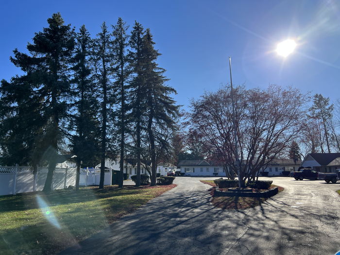 Smiths Briggs Lake Motel - Nov 25 2022 (newer photo)